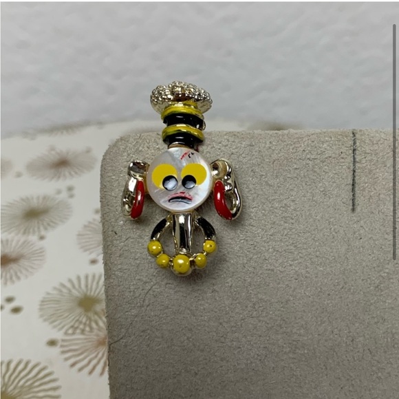 Vintage voodoo enamel mother of pearl gold tone pin brooch - Picture 2 of 5